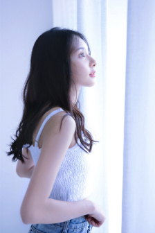 总裁撩起她的裙子要她